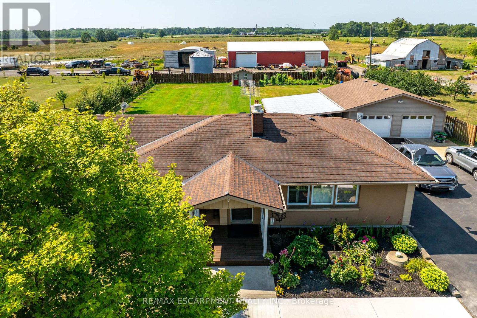 982 Highland Road E, Hamilton (Stoney Creek), Ontario  L8J 3G9 - Photo 4 - X12346302