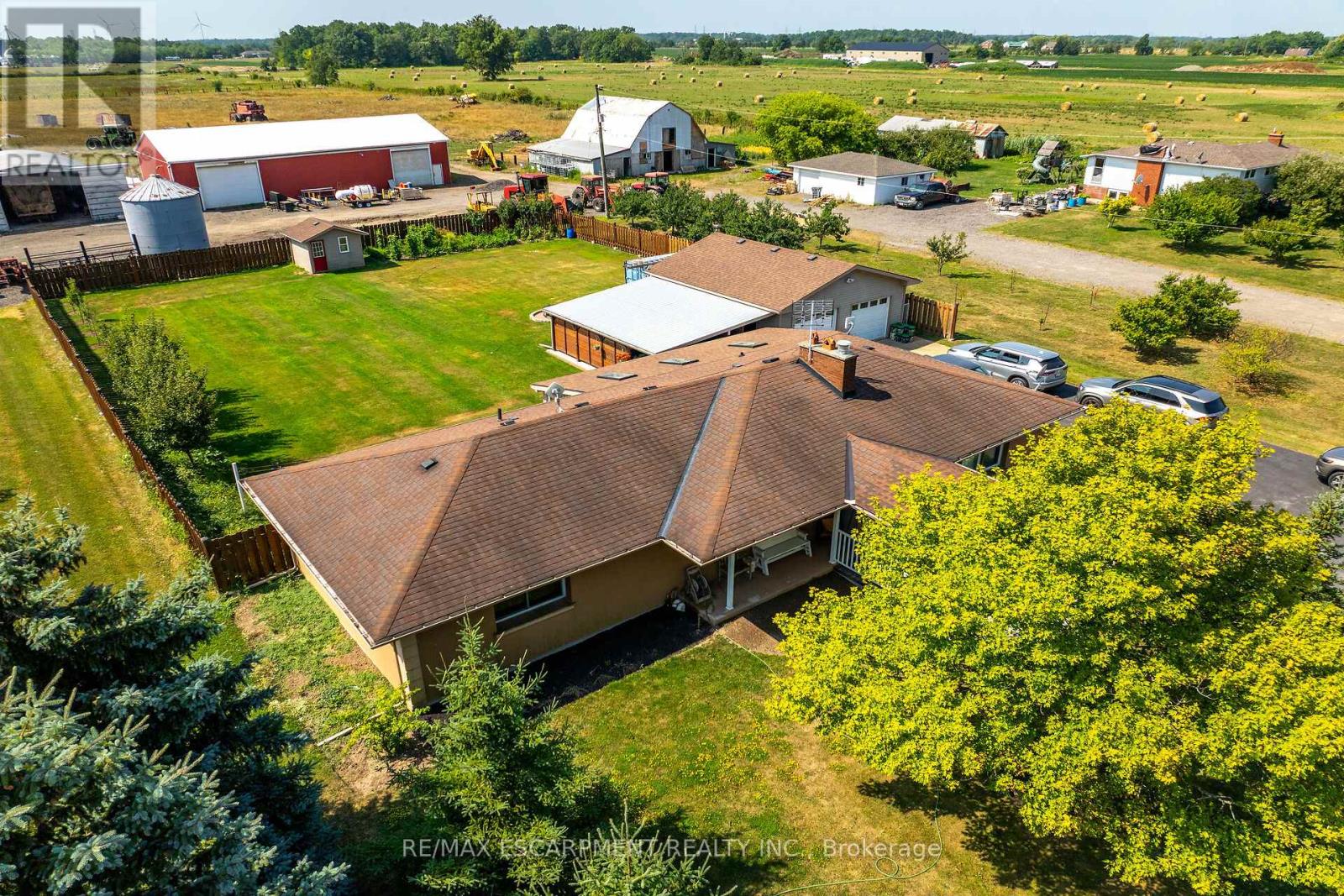 982 Highland Road E, Hamilton (Stoney Creek), Ontario  L8J 3G9 - Photo 5 - X12346302