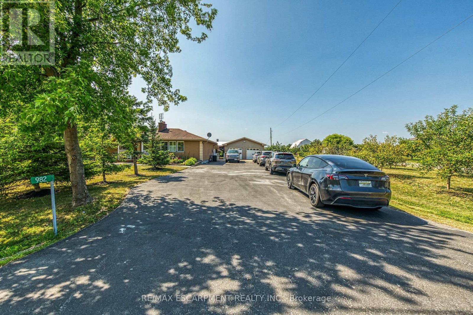 982 Highland Road E, Hamilton (Stoney Creek), Ontario  L8J 3G9 - Photo 7 - X12346302