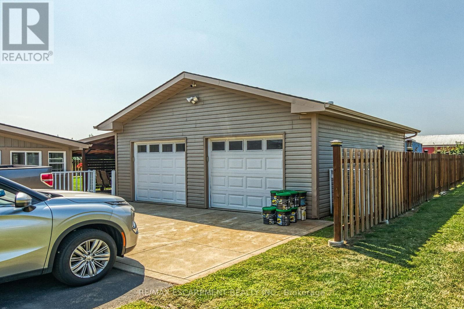 982 Highland Road E, Hamilton (Stoney Creek), Ontario  L8J 3G9 - Photo 8 - X12346302