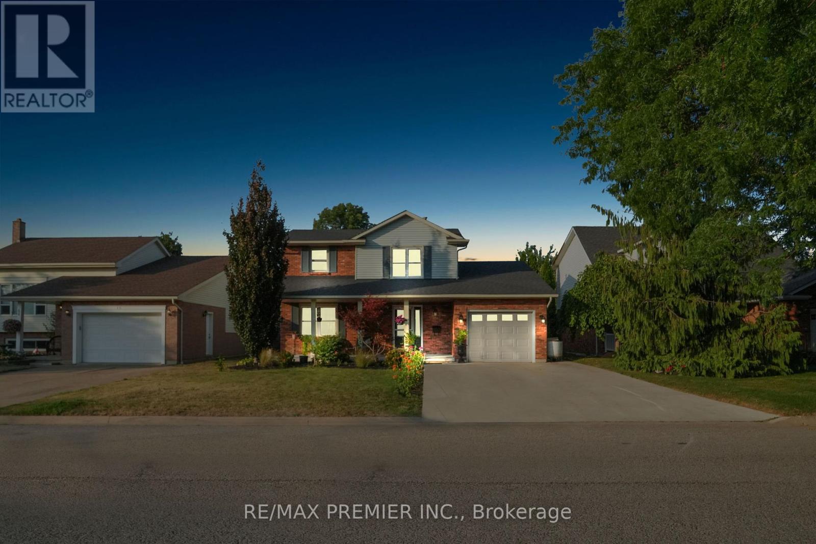 Property at 12 THE MEADOWS image 1