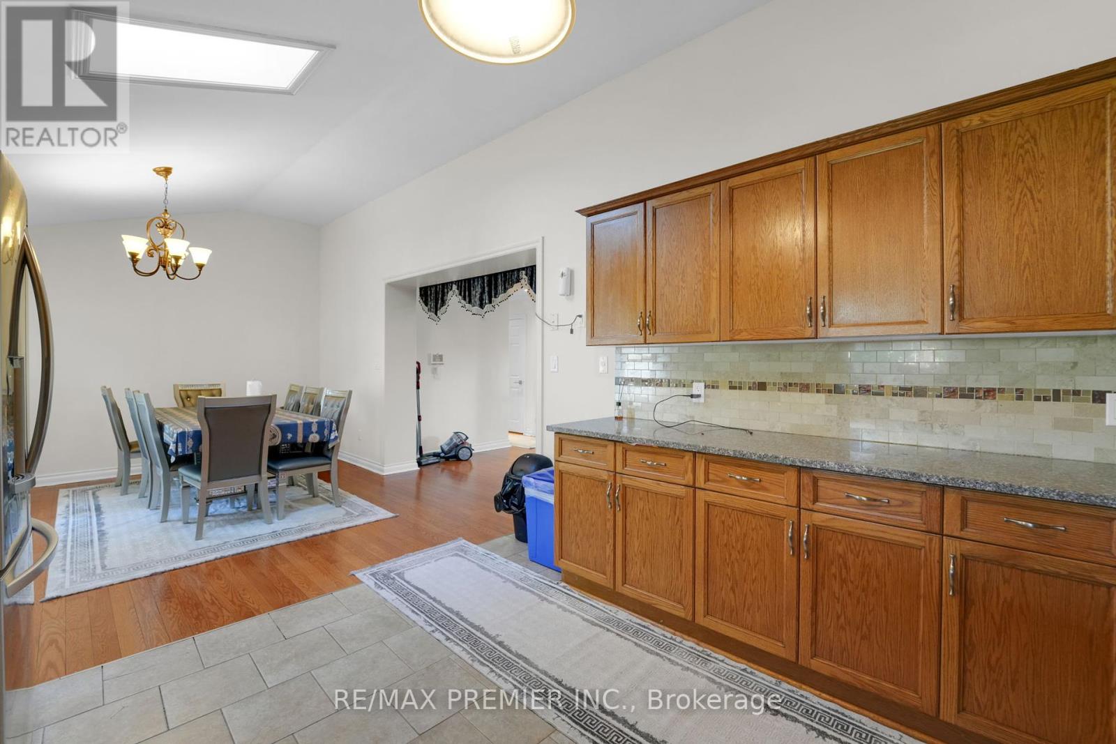 12 The Meadows, St. Catharines (Lakeport), Ontario  L2N 7K7 - Photo 10 - X12346306