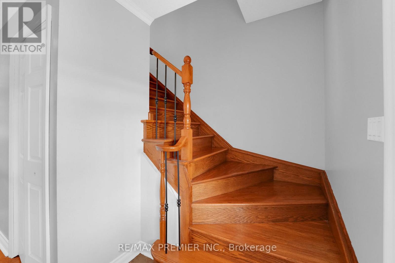 12 The Meadows, St. Catharines (Lakeport), Ontario  L2N 7K7 - Photo 18 - X12346306