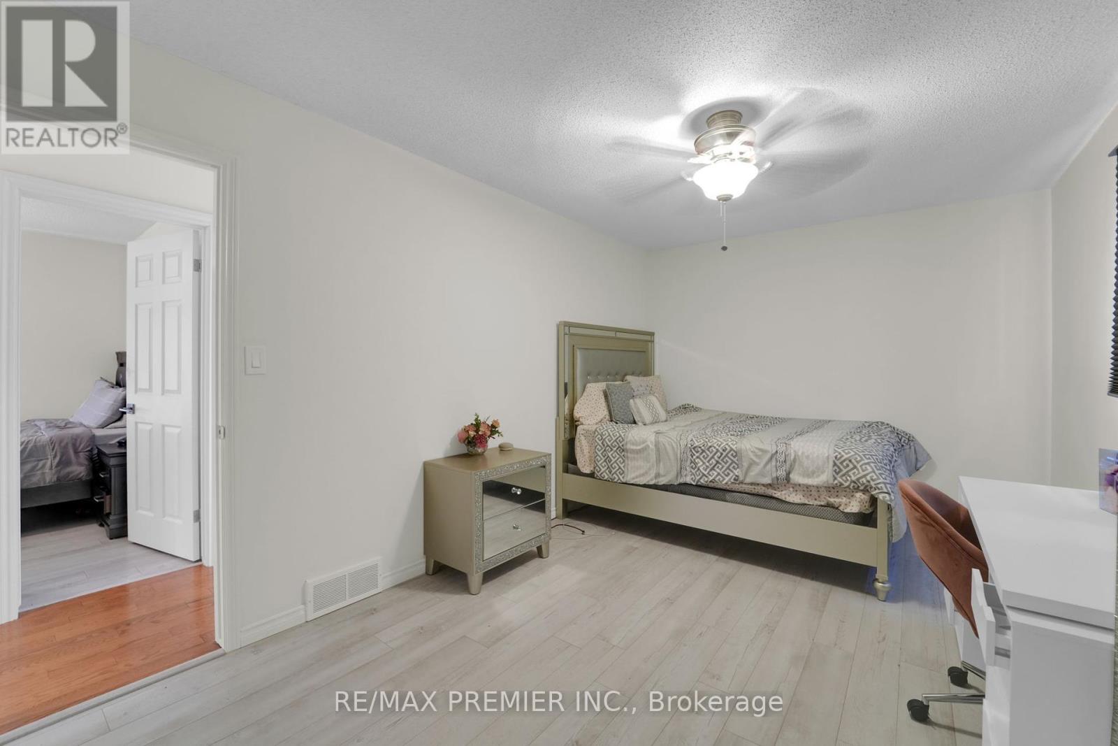 12 The Meadows, St. Catharines (Lakeport), Ontario  L2N 7K7 - Photo 23 - X12346306