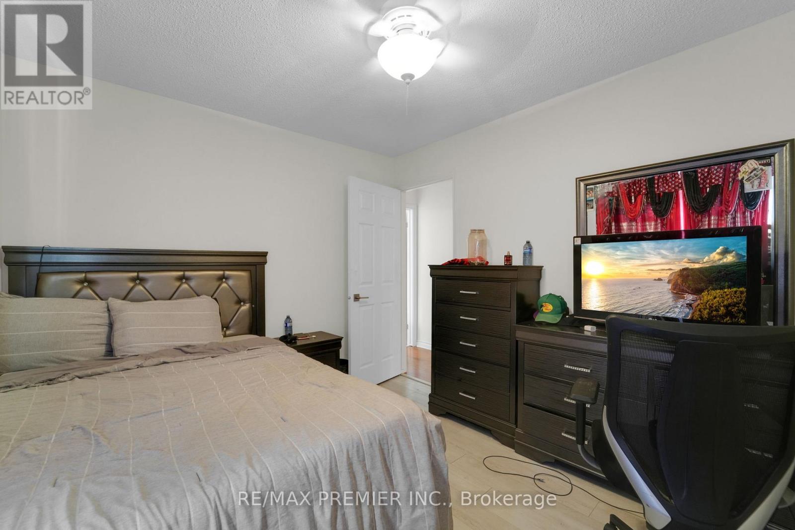 12 The Meadows, St. Catharines (Lakeport), Ontario  L2N 7K7 - Photo 25 - X12346306