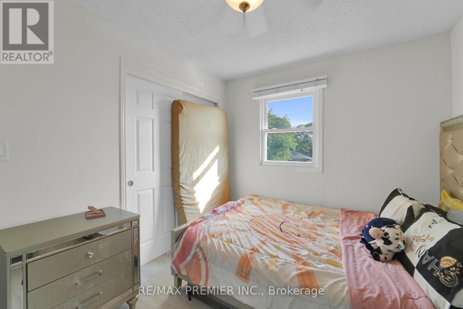 12 The Meadows, St. Catharines (Lakeport), Ontario  L2N 7K7 - Photo 28 - X12346306