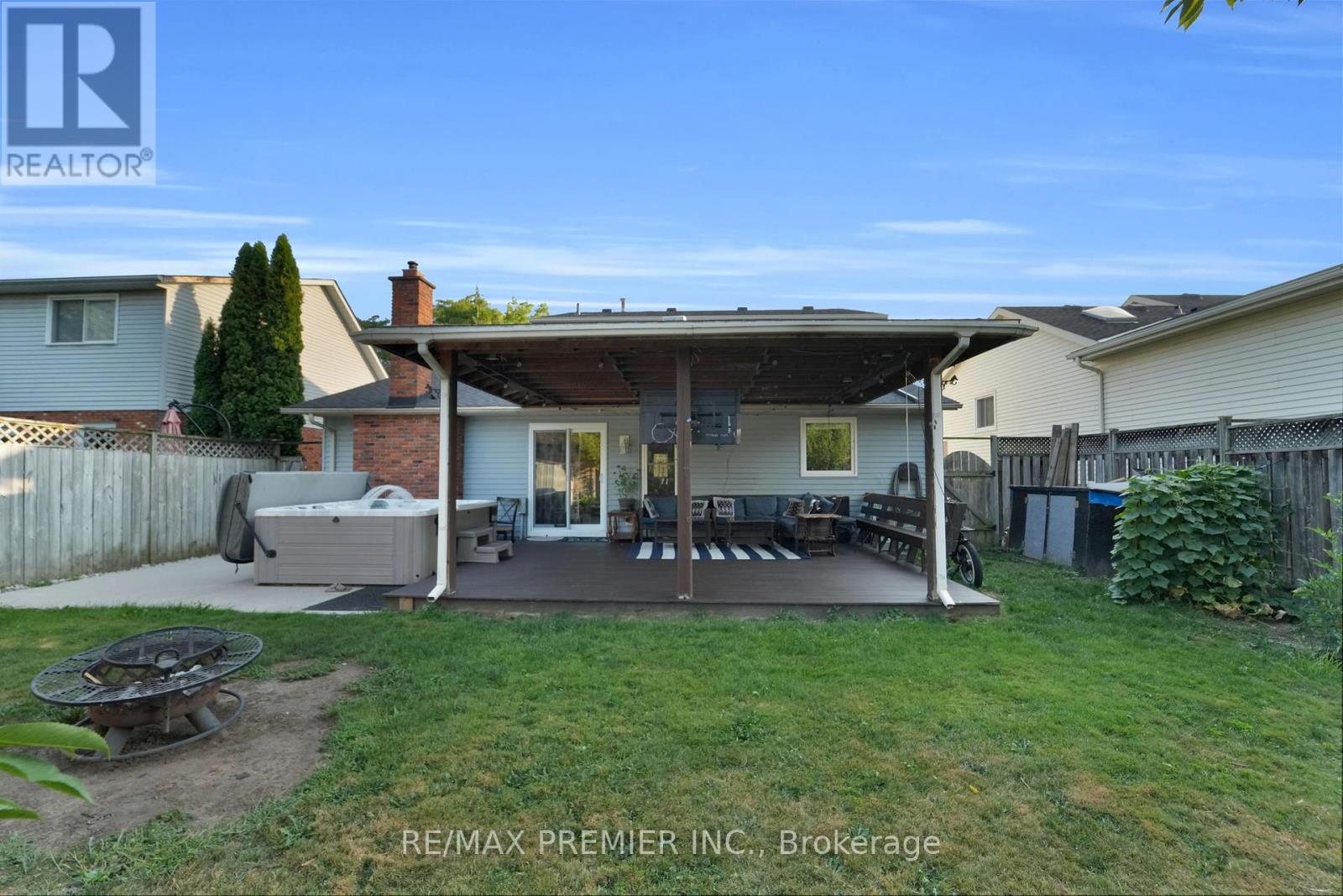 12 The Meadows, St. Catharines (Lakeport), Ontario  L2N 7K7 - Photo 38 - X12346306