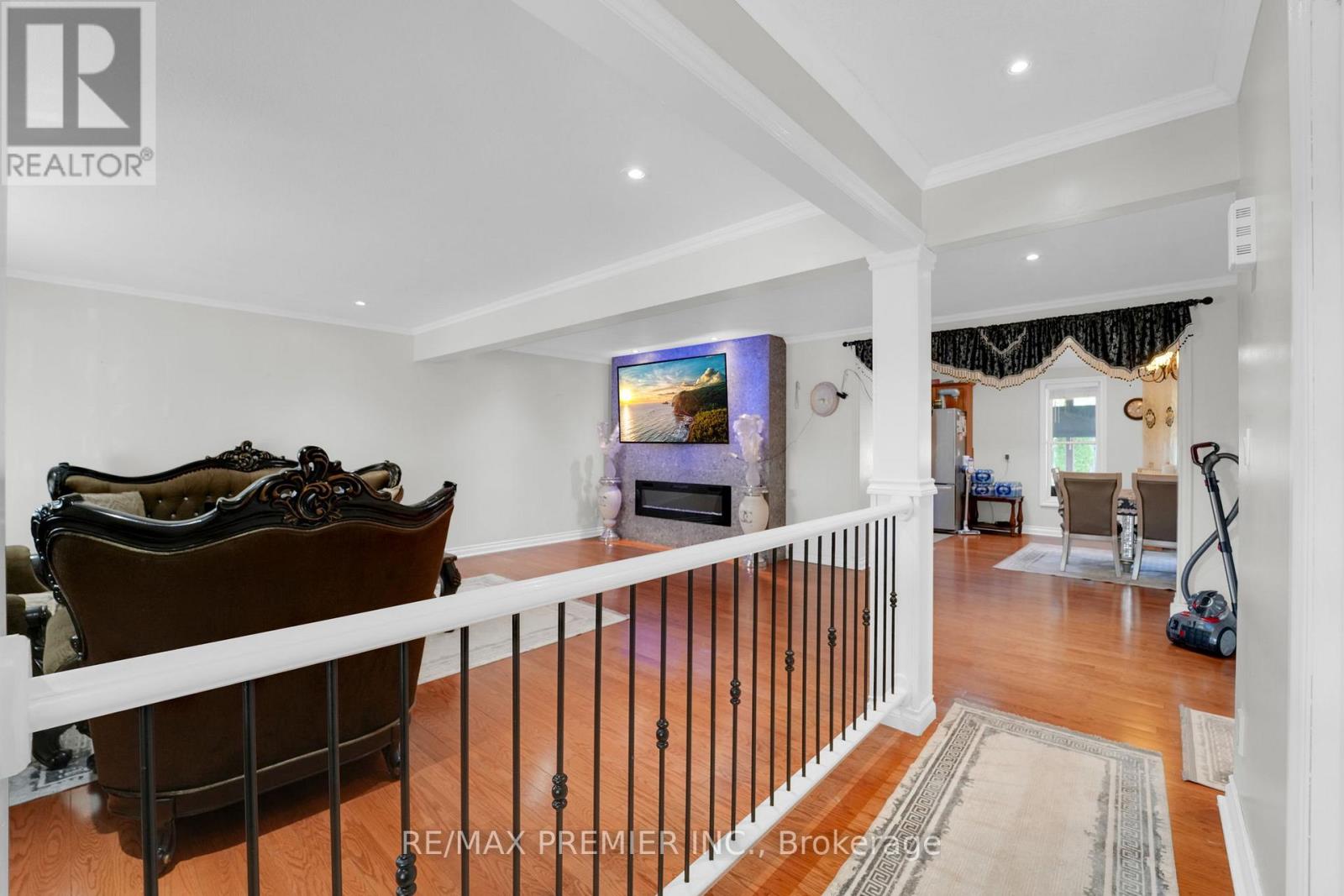 Property at 12 THE MEADOWS image 4