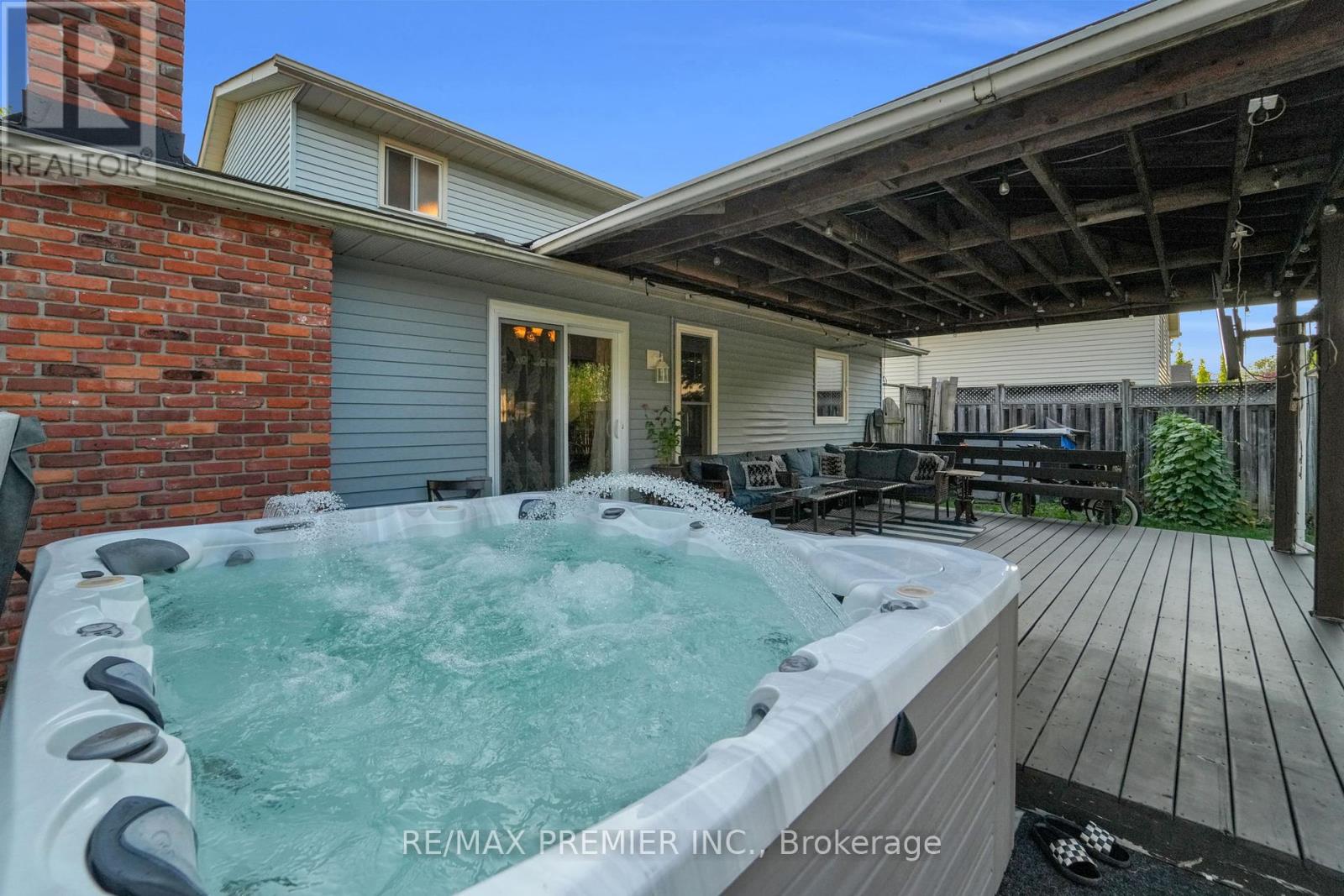 12 The Meadows, St. Catharines (Lakeport), Ontario  L2N 7K7 - Photo 42 - X12346306