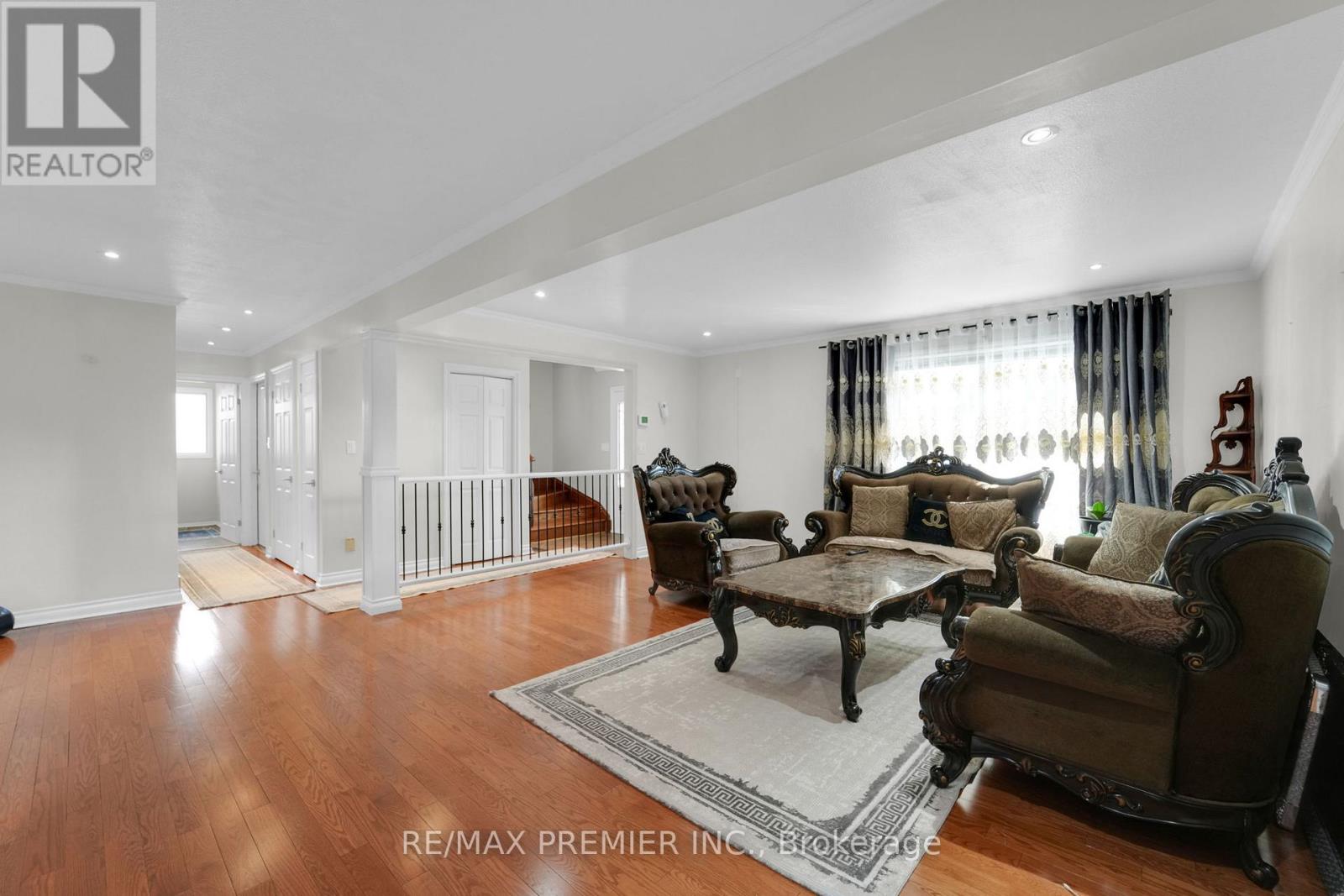 12 The Meadows, St. Catharines (Lakeport), Ontario  L2N 7K7 - Photo 6 - X12346306