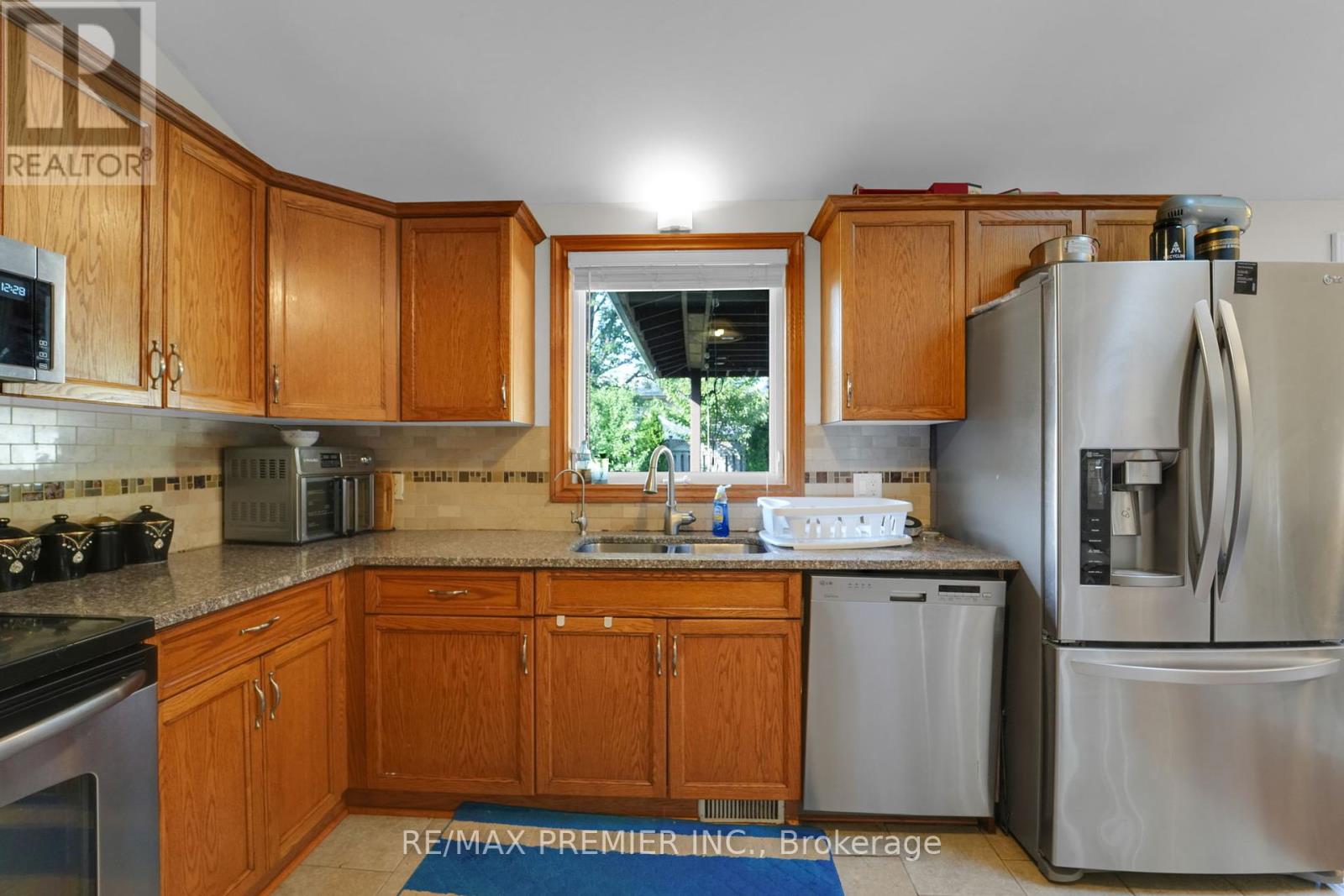 12 The Meadows, St. Catharines (Lakeport), Ontario  L2N 7K7 - Photo 9 - X12346306