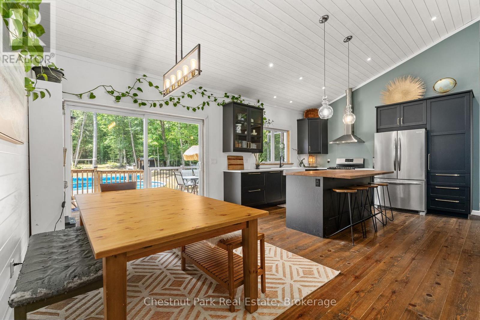 2698 Old Muskoka Road, Huntsville, Ontario  P0B 1M0 - Photo 14 - X12346375