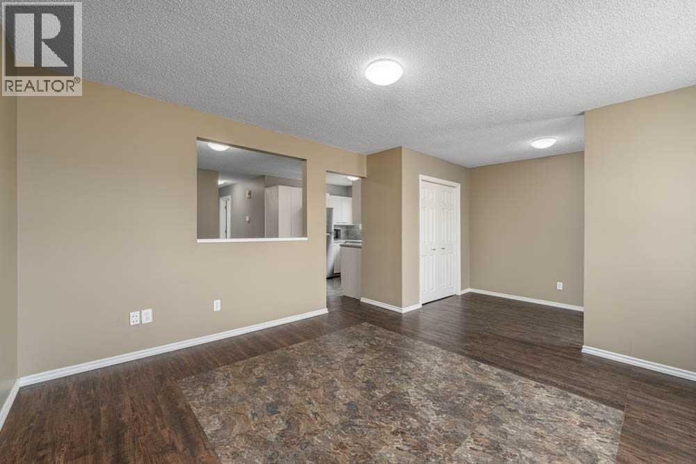 Property at 79 Whitworth Way NE image 4