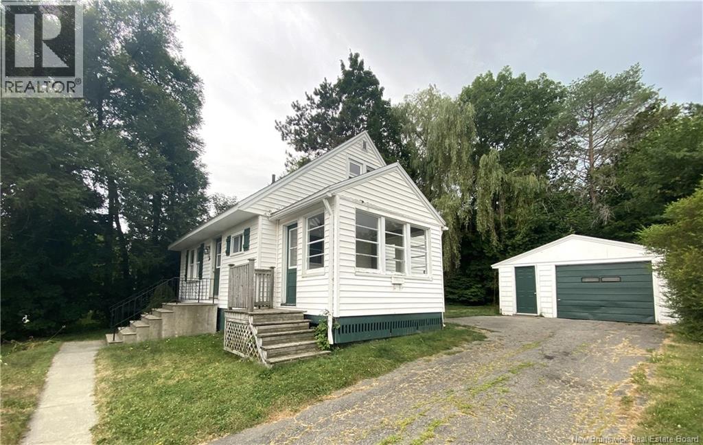 10 Thompson Avenue, St. Stephen, New Brunswick  E3L 5G1 - Photo 2 - NB124946