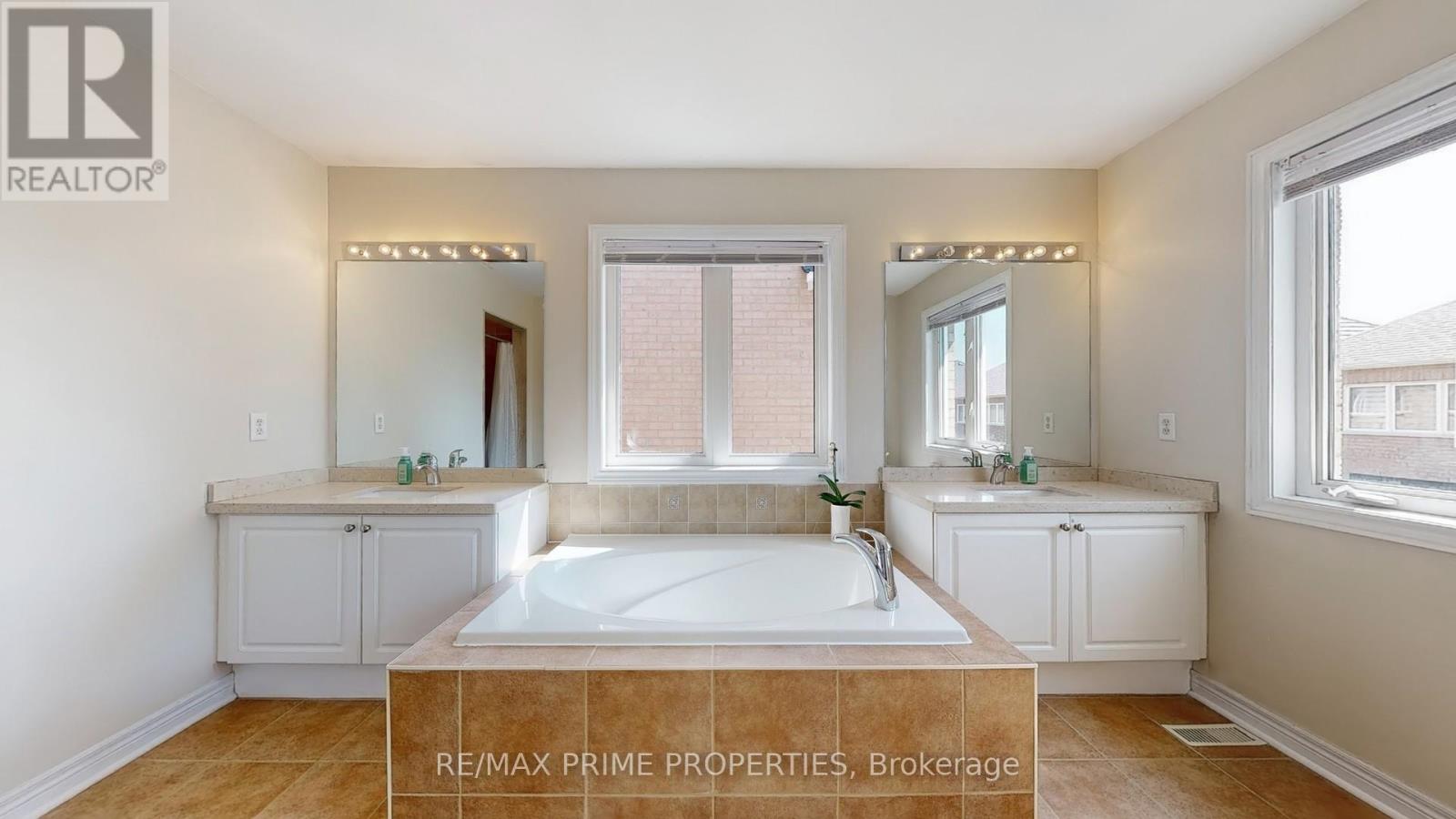 13 Lundy Drive, Markham, Ontario  L6B 0G1 - Photo 33 - N12335649