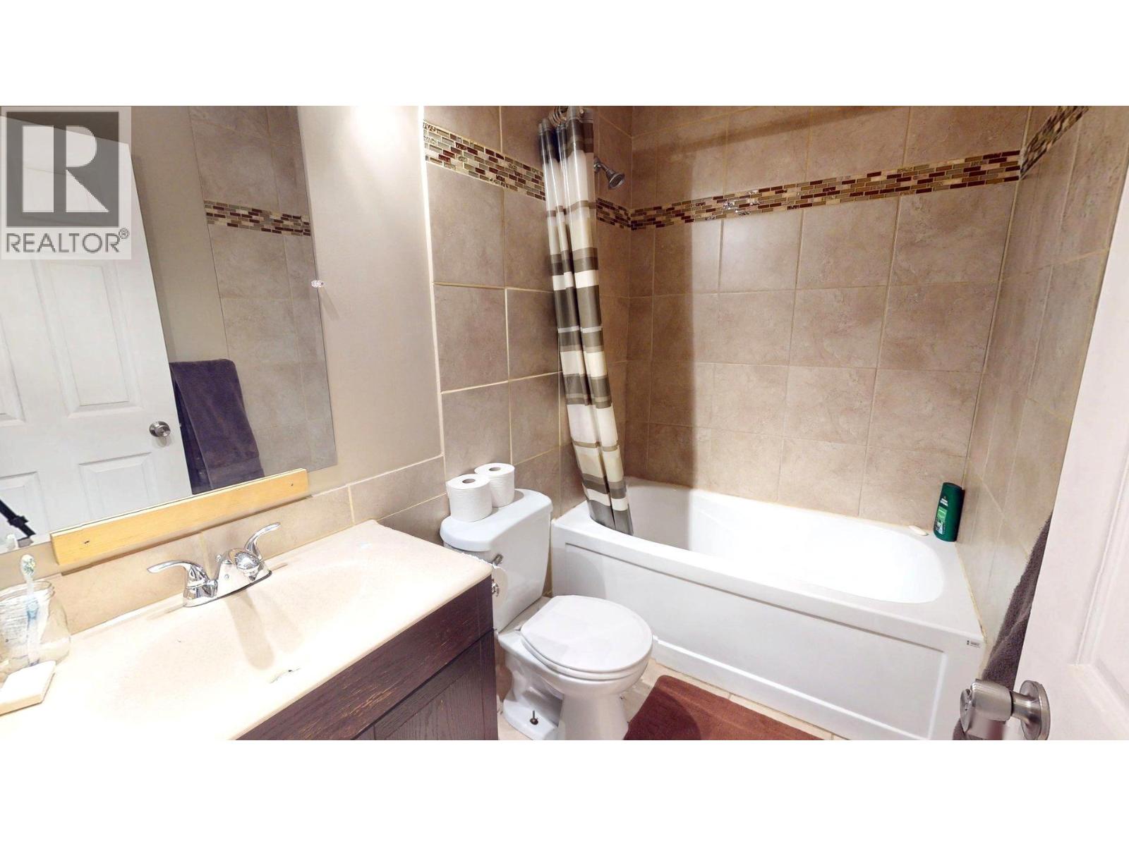 2037 Alder Street, Elkford, British Columbia  V0B 1H0 - Photo 10 - 10359489
