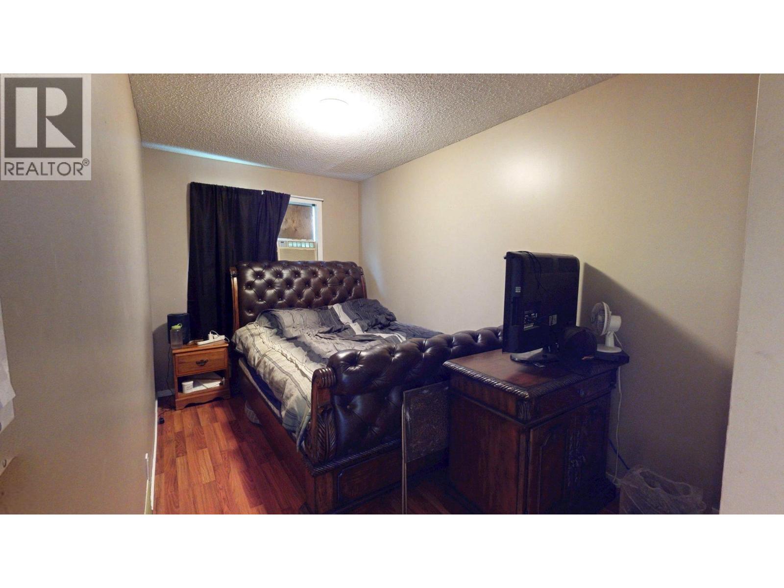 2037 Alder Street, Elkford, British Columbia  V0B 1H0 - Photo 11 - 10359489