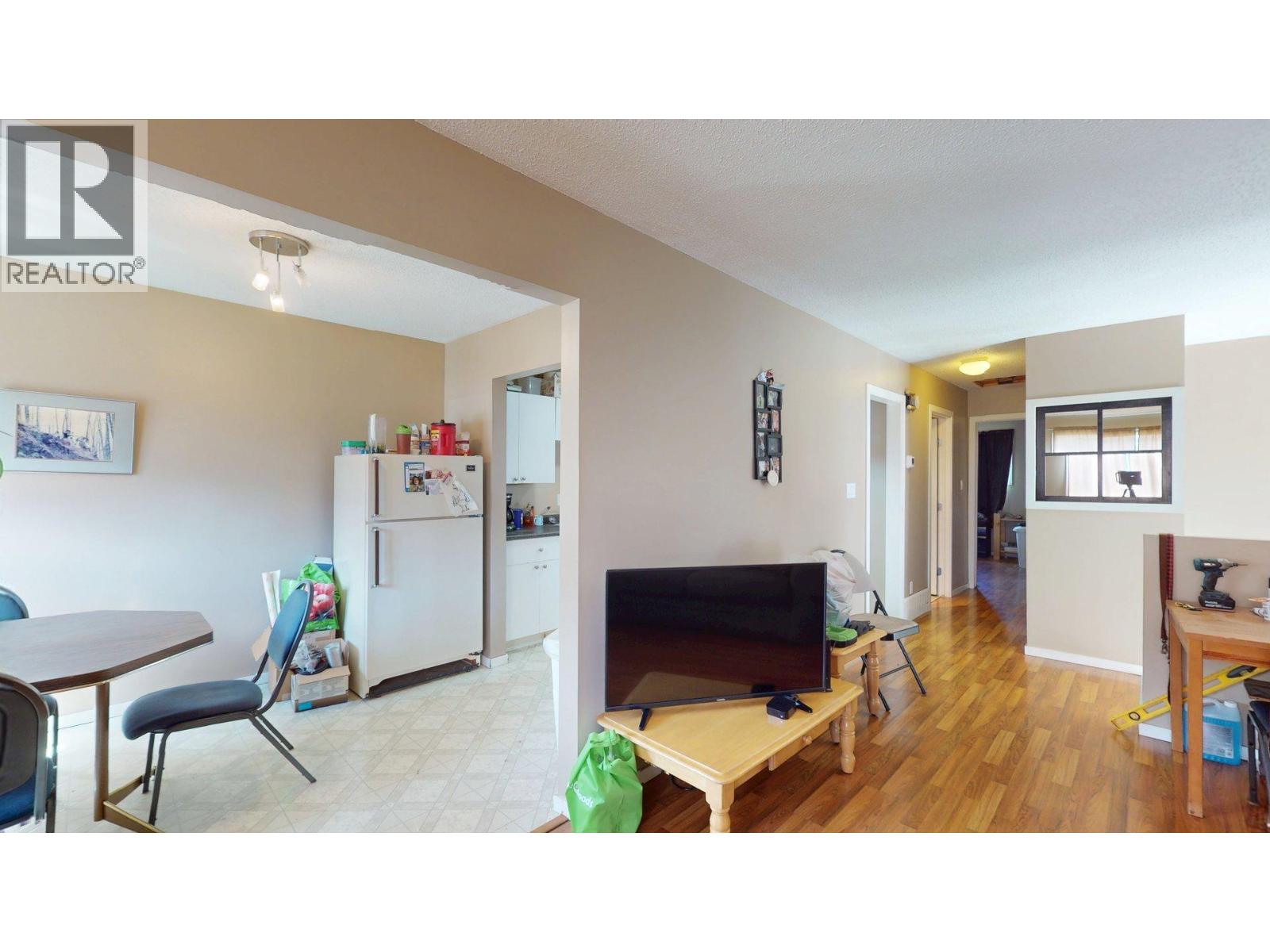 2037 Alder Street, Elkford, British Columbia  V0B 1H0 - Photo 5 - 10359489