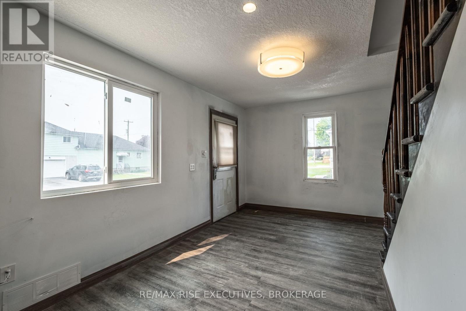 61 Seventh Avenue, Kingston (East Of Sir John A. Blvd), Ontario  K7K 2M5 - Photo 13 - X12346458