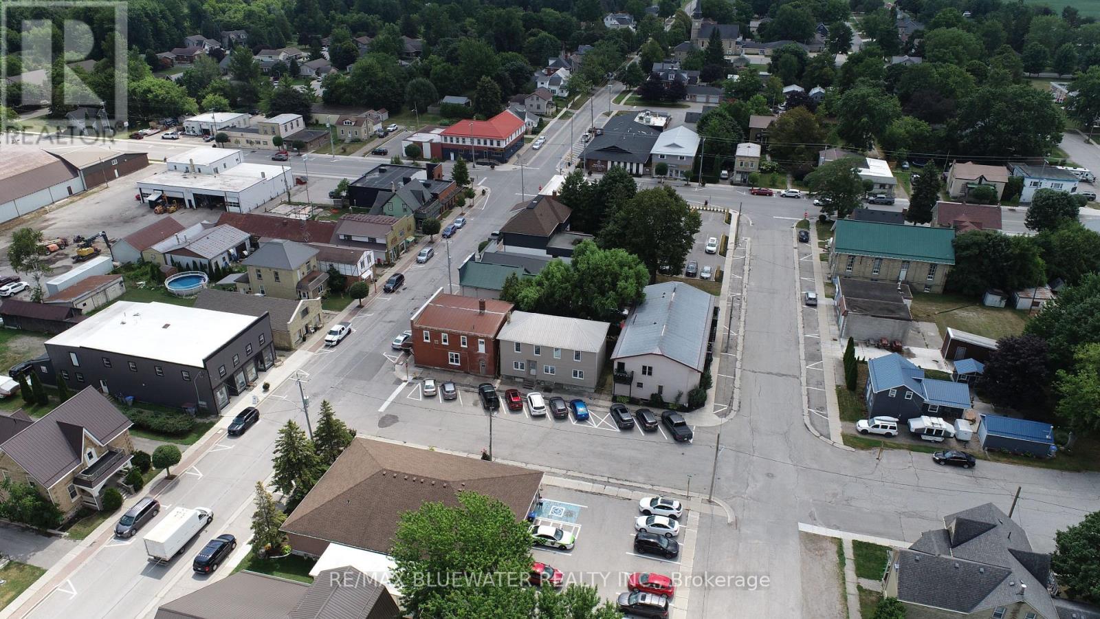 11 Mill Avenue, Bluewater, Ontario  N0M 2T0 - Photo 5 - X12346421