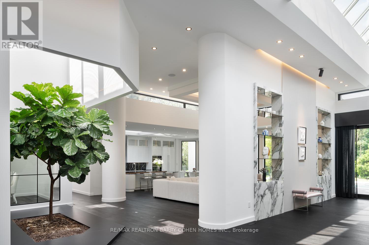 45 Park Lane Circle, Toronto (Bridle Path-Sunnybrook-York Mills), Ontario  M3C 2N3 - Photo 6 - C12346389