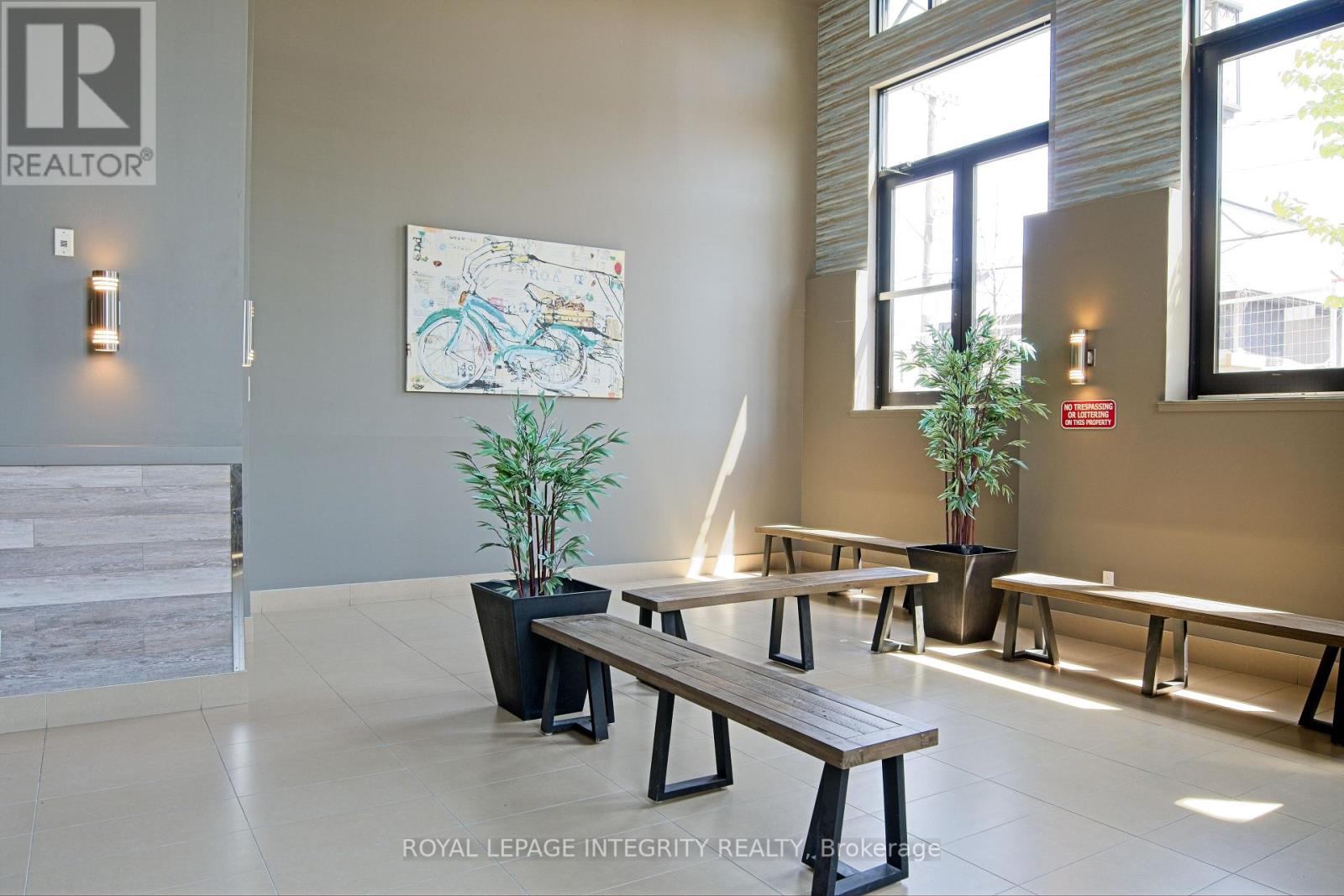 320 - 429 Kent Street, Ottawa, Ontario  K2P 1B5 - Photo 2 - X12346499
