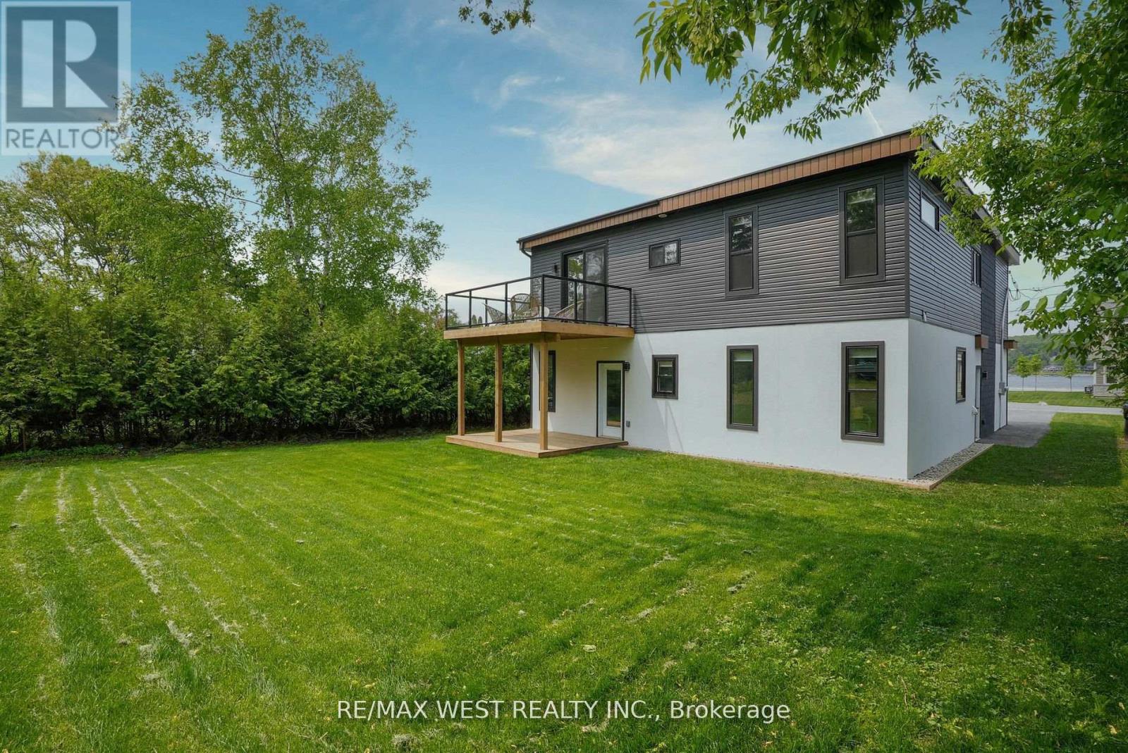 171 Fox Street, Penetanguishene, Ontario  L9M 1E7 - Photo 14 - S12346366