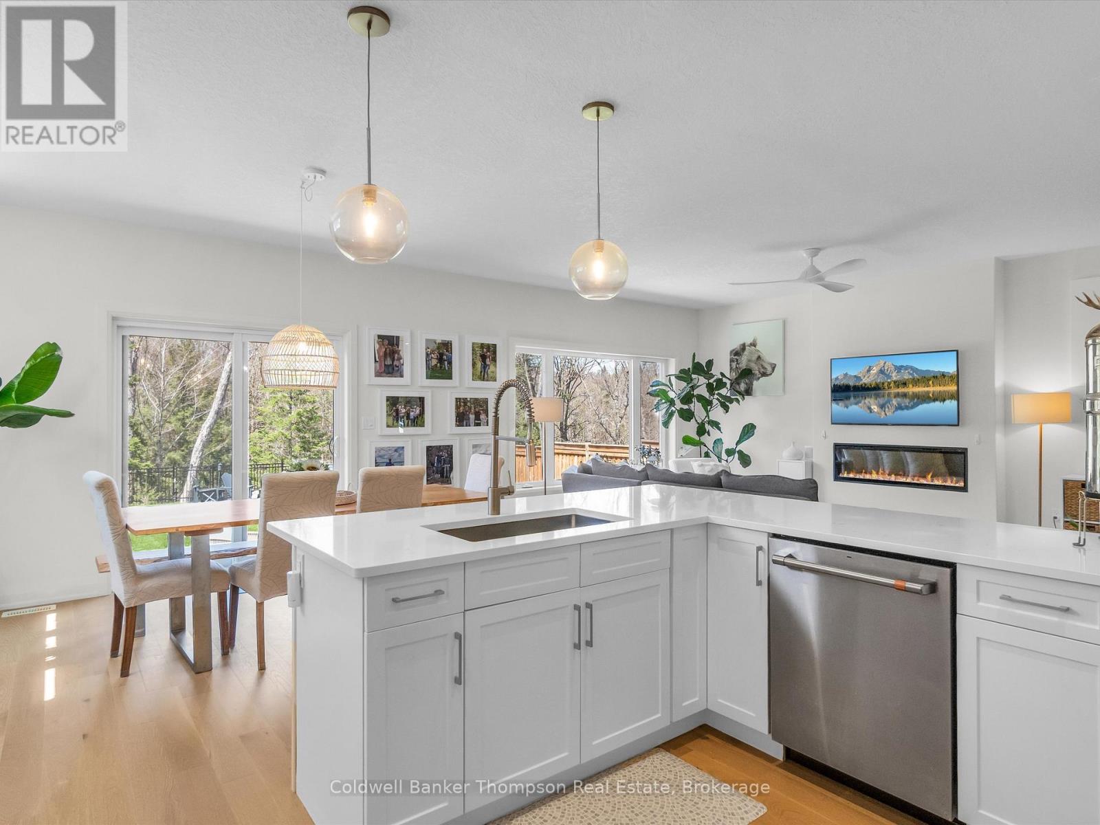 42 Woodstream Drive, Huntsville, Ontario  P1H 0B7 - Photo 17 - X12346441