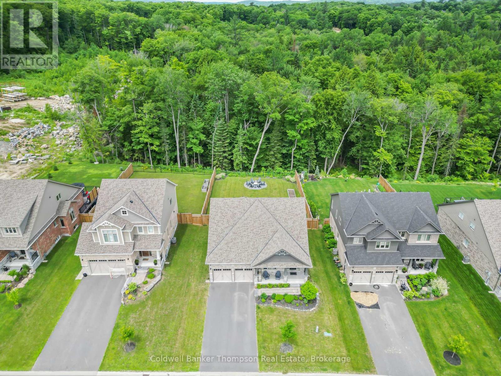 42 Woodstream Drive, Huntsville, Ontario  P1H 0B7 - Photo 2 - X12346441