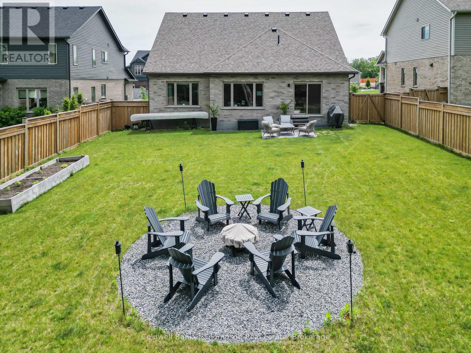 42 Woodstream Drive, Huntsville, Ontario  P1H 0B7 - Photo 34 - X12346441