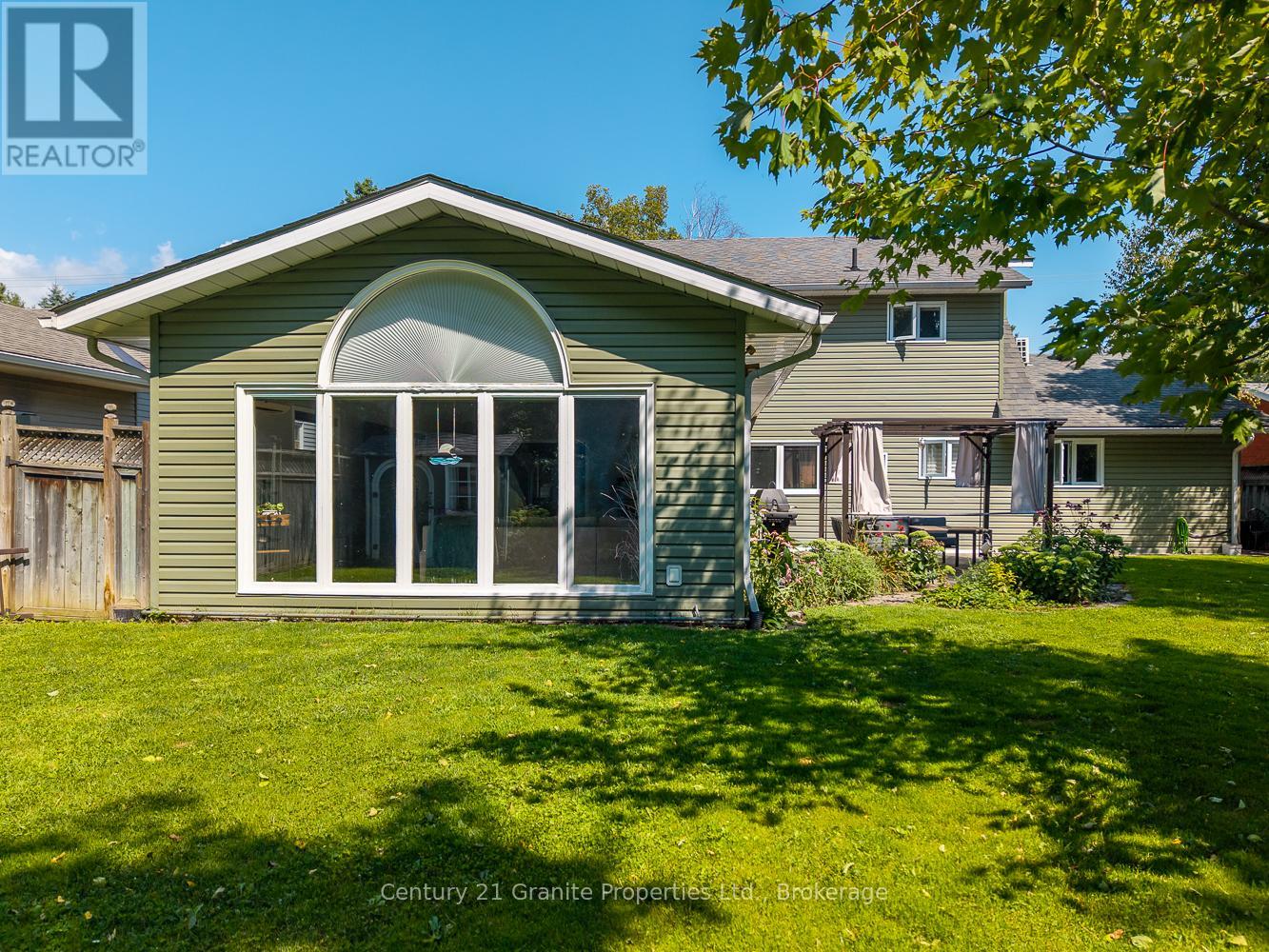 7 Tudhope Street, Parry Sound, Ontario  P2A 2H9 - Photo 11 - X12346535