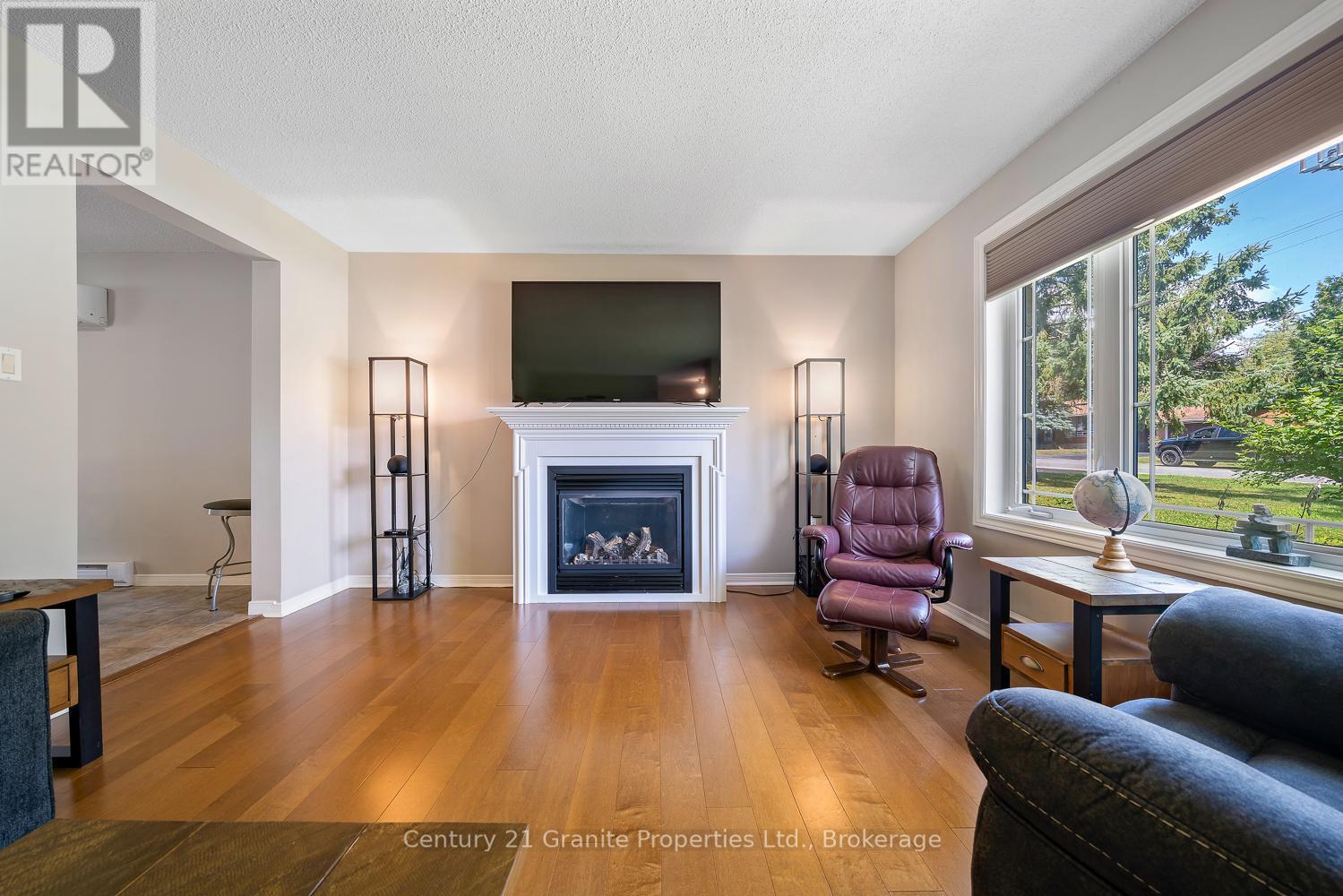 7 Tudhope Street, Parry Sound, Ontario  P2A 2H9 - Photo 18 - X12346535