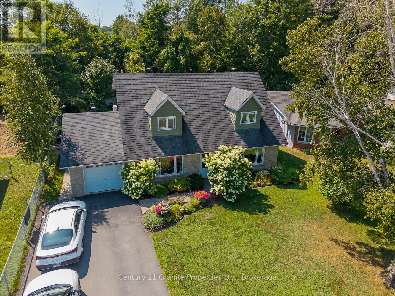 7 Tudhope Street, Parry Sound, Ontario  P2A 2H9 - Photo 2 - X12346535