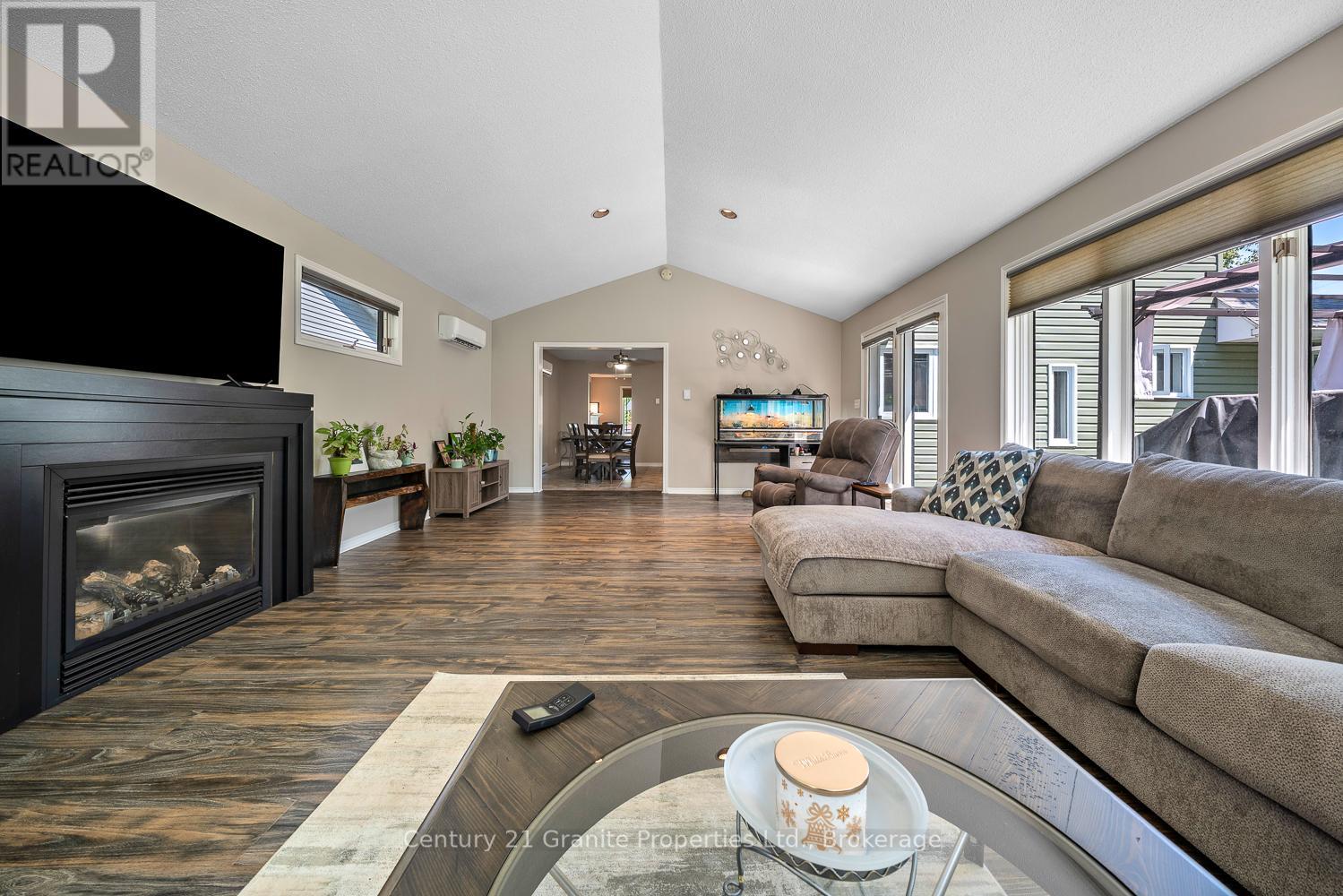 7 Tudhope Street, Parry Sound, Ontario  P2A 2H9 - Photo 26 - X12346535