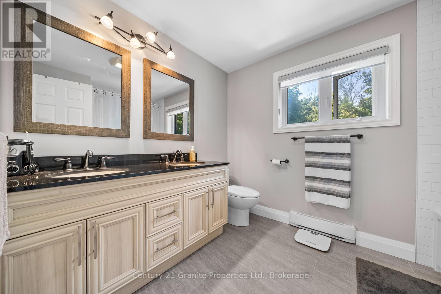 7 Tudhope Street, Parry Sound, Ontario  P2A 2H9 - Photo 34 - X12346535