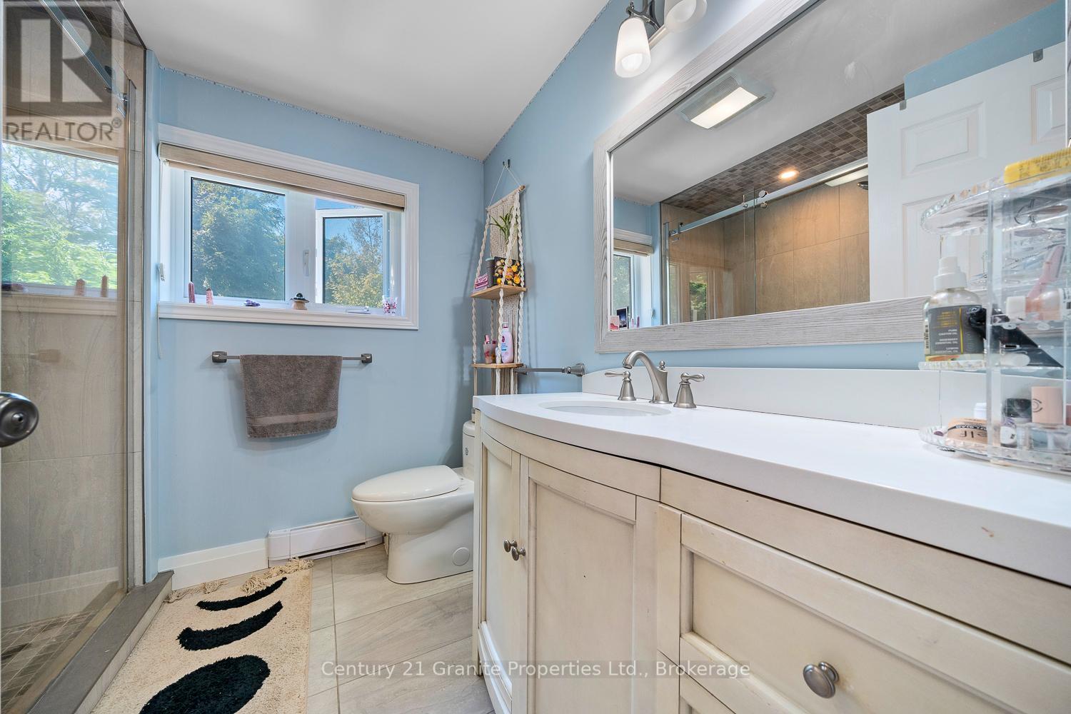 7 Tudhope Street, Parry Sound, Ontario  P2A 2H9 - Photo 35 - X12346535