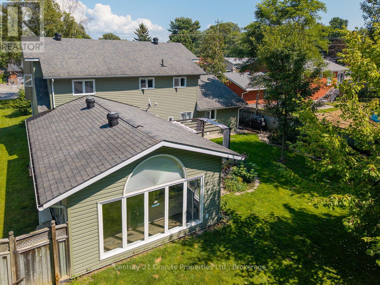 7 Tudhope Street, Parry Sound, Ontario  P2A 2H9 - Photo 5 - X12346535