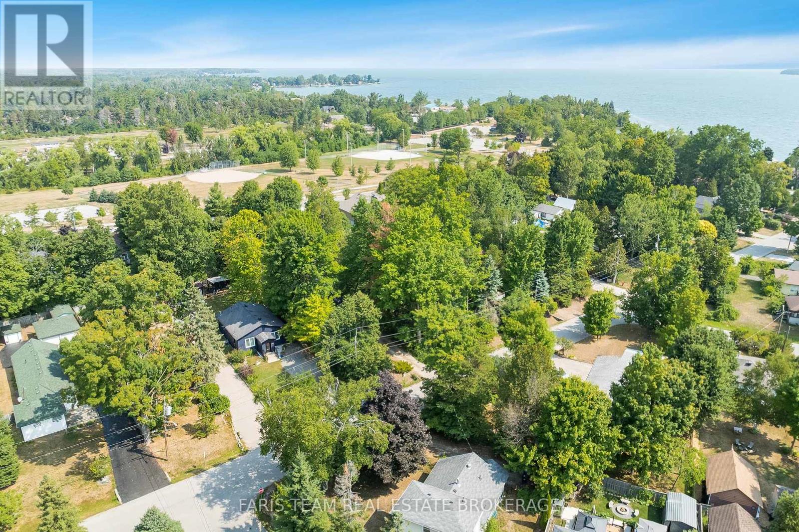 728 Hastings Avenue, Innisfil, Ontario  L9S 1Z3 - Photo 12 - N12346437