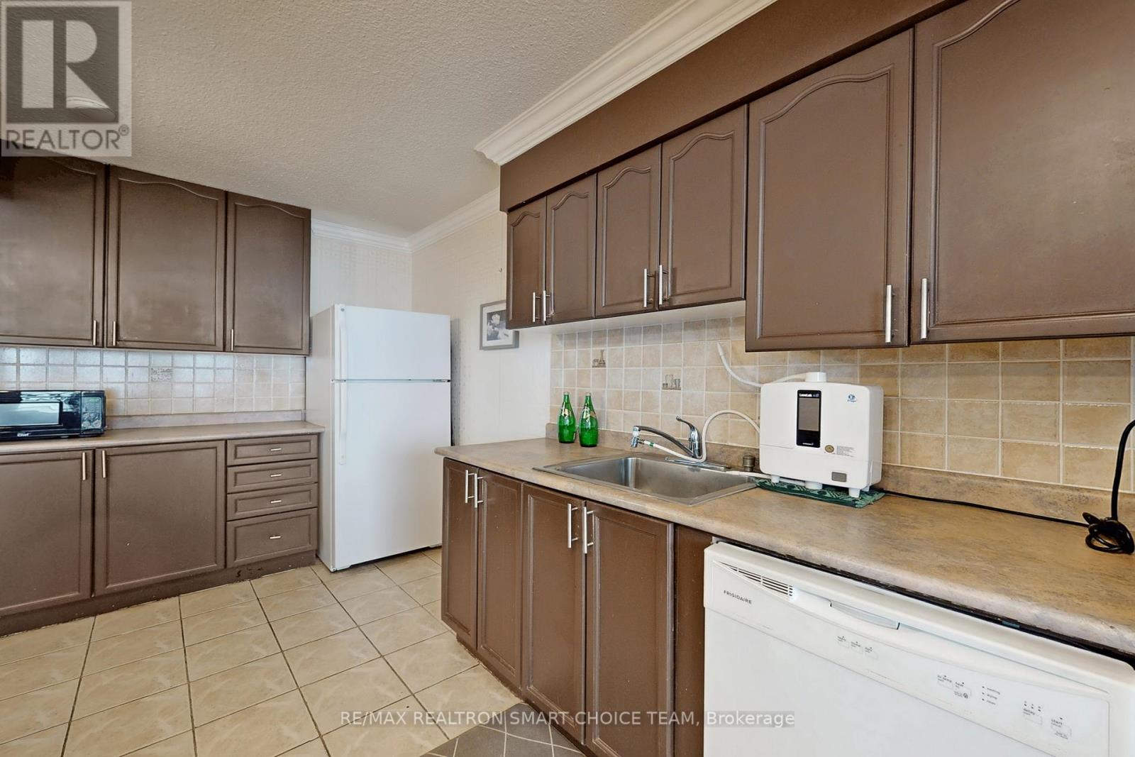 506 - 180 Dudley Avenue, Markham, Ontario L3T 4X2 - Photo 3 - N12346478