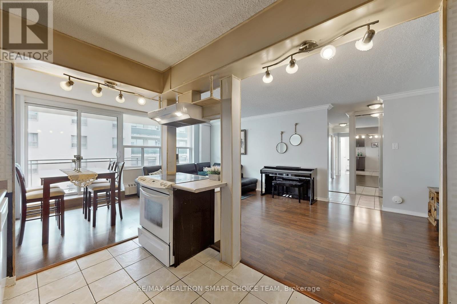 506 - 180 Dudley Avenue, Markham, Ontario L3T 4X2 - Photo 5 - N12346478