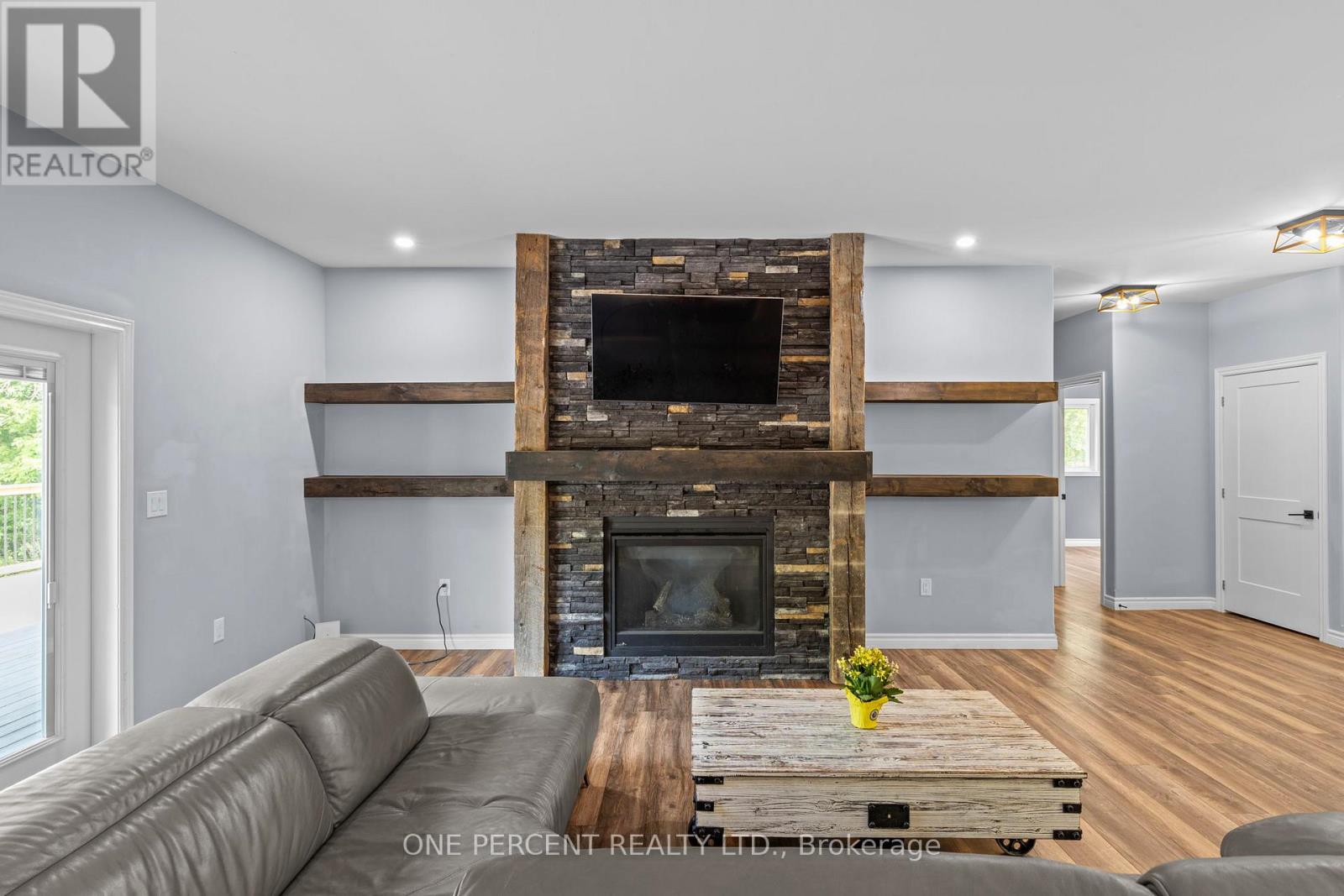 2326 Foxmead Road, Oro-Medonte, Ontario  L0K 1E0 - Photo 11 - S12346533