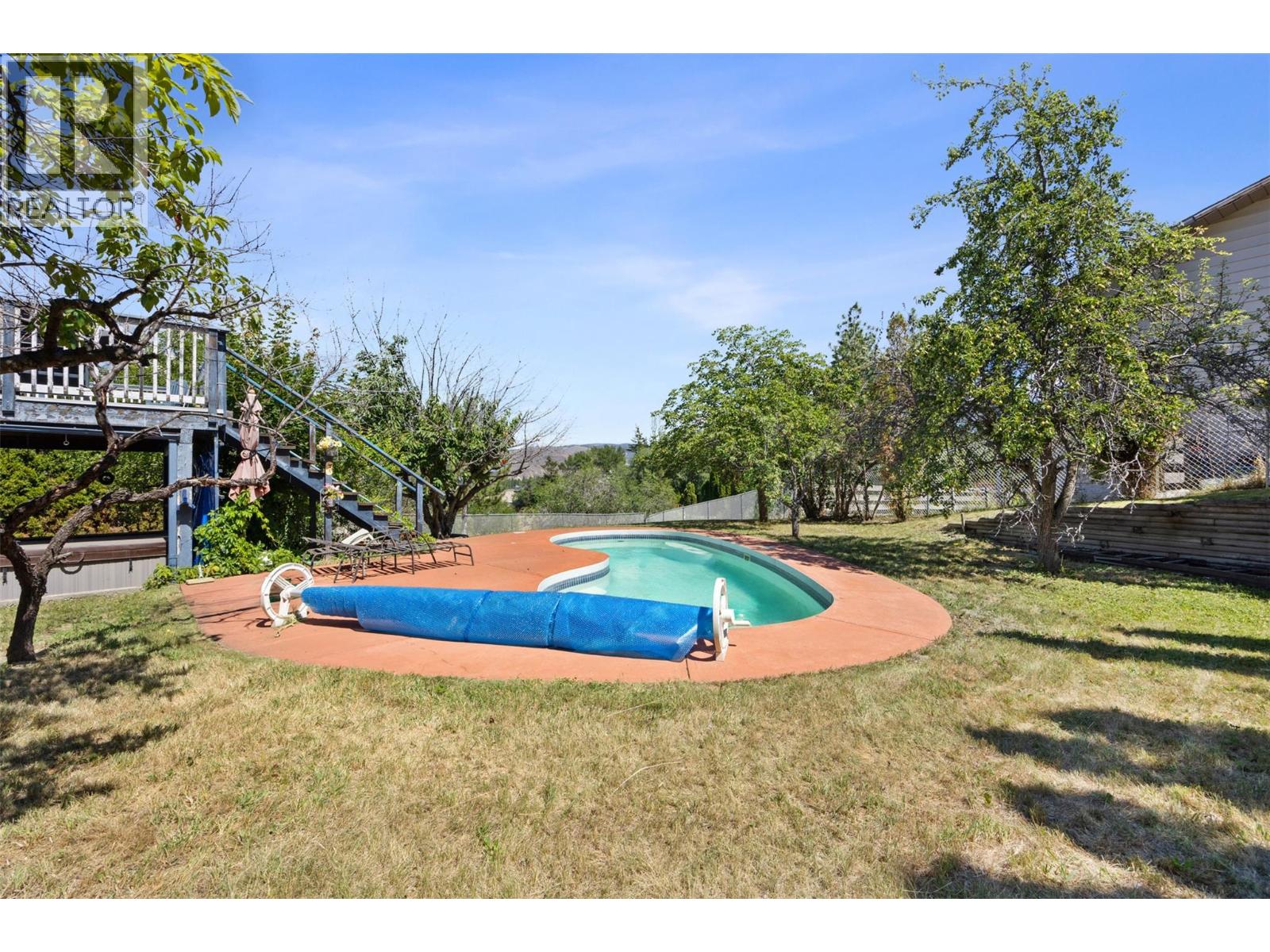 Property at 906 Klahanie Drive image 3