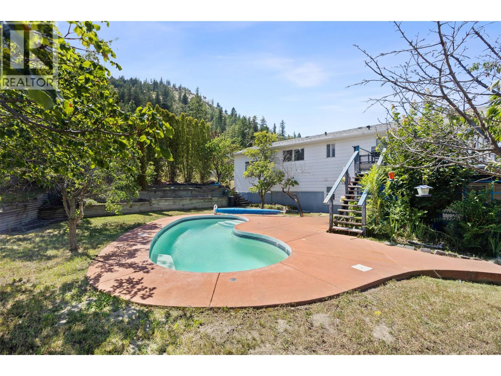 Property at 906 Klahanie Drive image 2