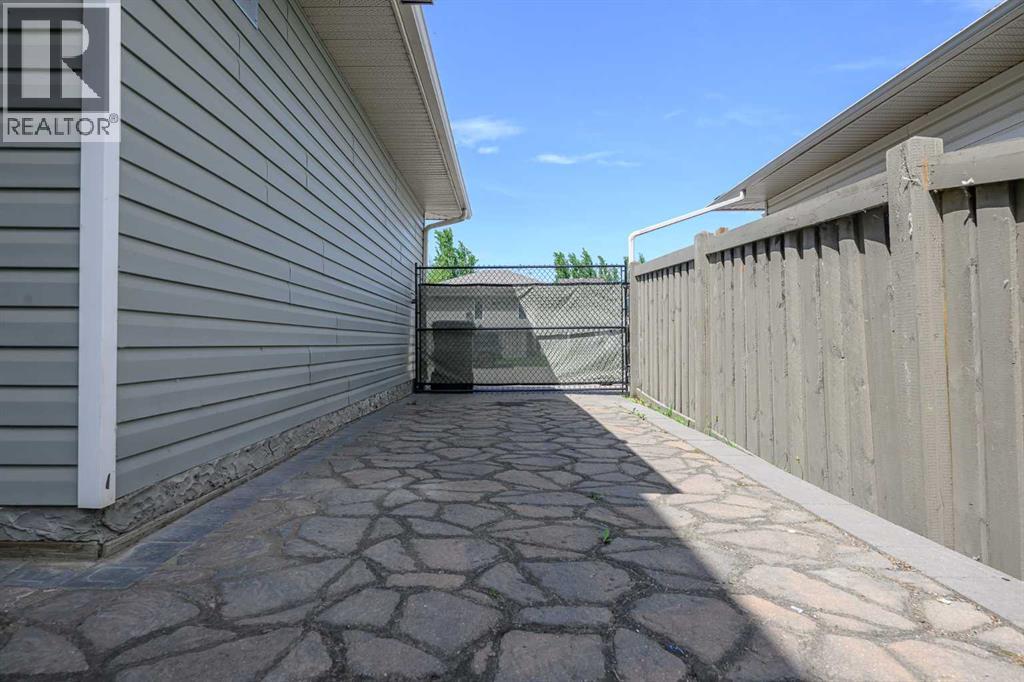 Property at 10909 65 Avenue image 3