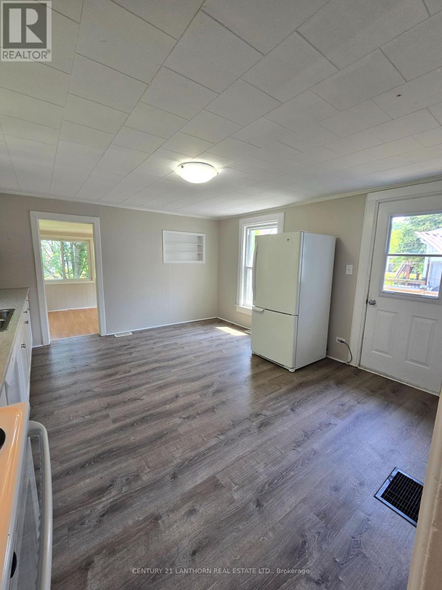 49 Union Street, Prince Edward County, Ontario  K0K 2T0 - Photo 6 - X12346611
