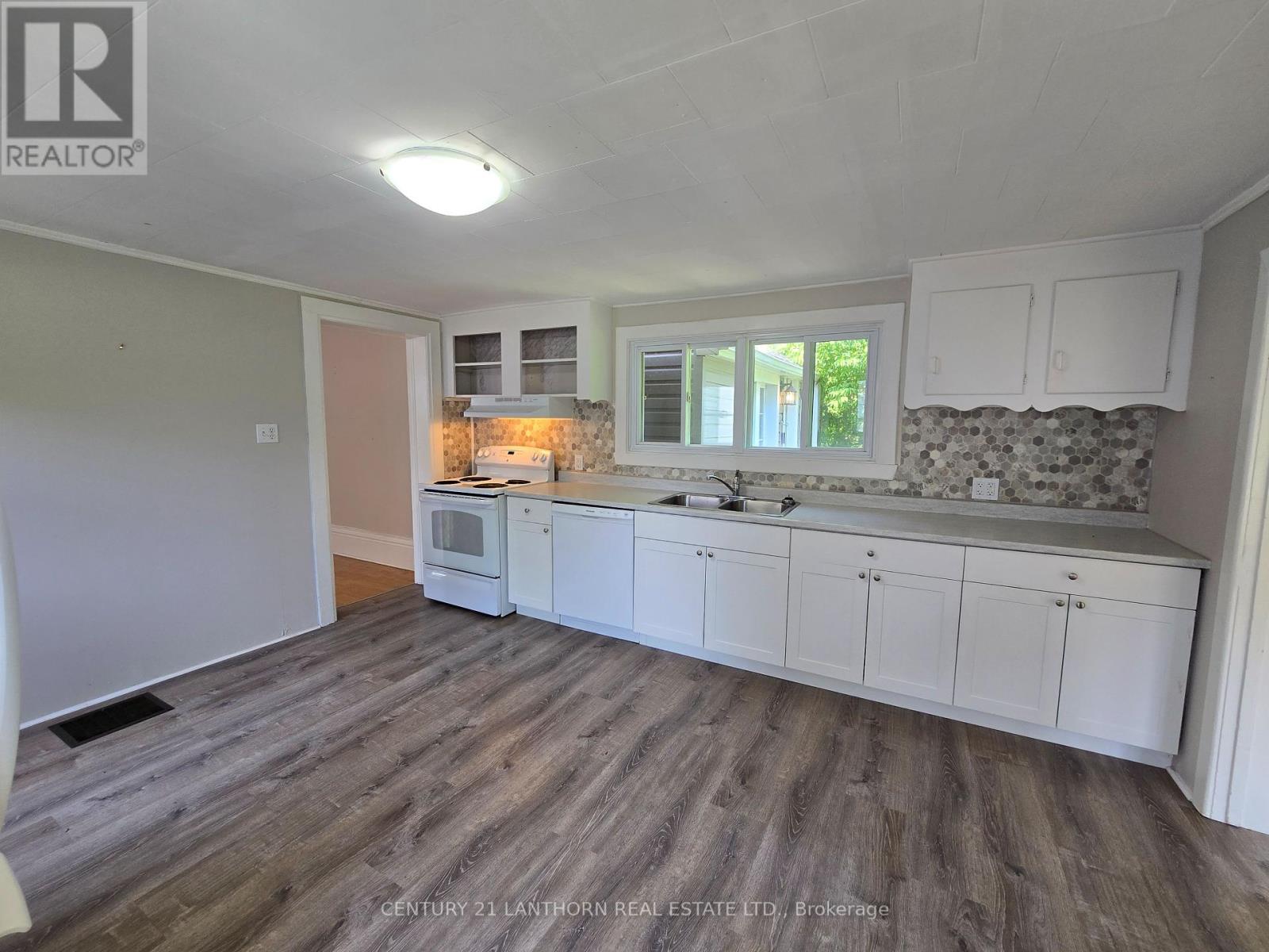 49 Union Street, Prince Edward County, Ontario  K0K 2T0 - Photo 7 - X12346611