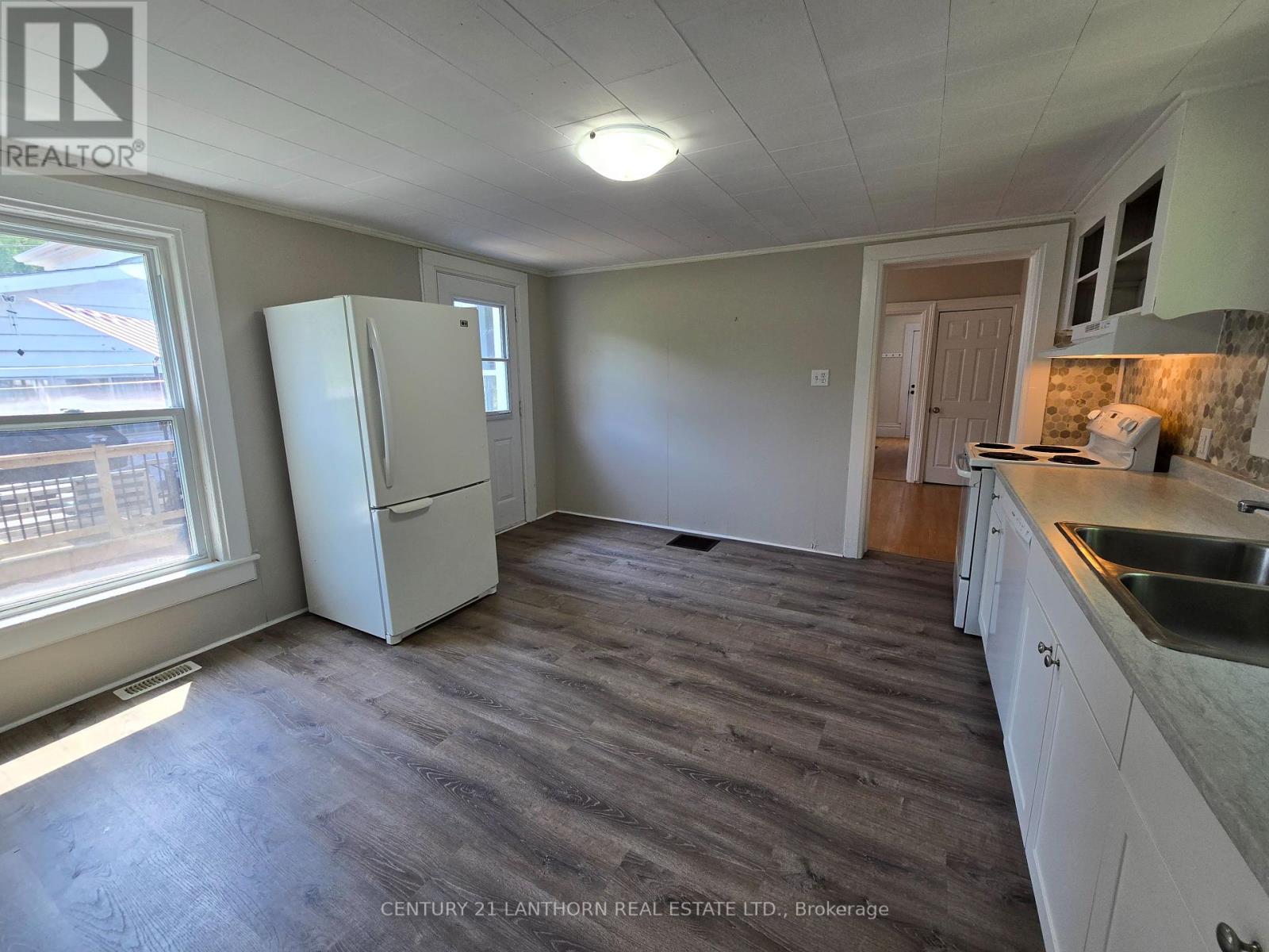 49 Union Street, Prince Edward County, Ontario  K0K 2T0 - Photo 8 - X12346611