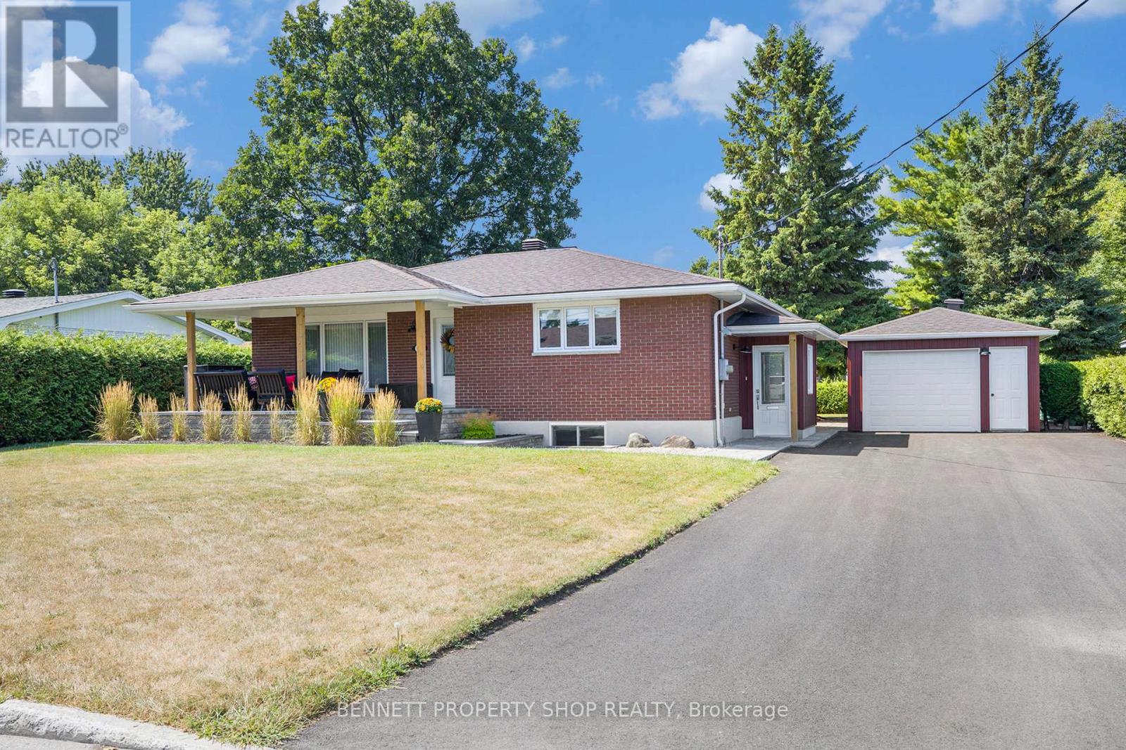 1476 MAXIME STREET, Ottawa, Ontario
