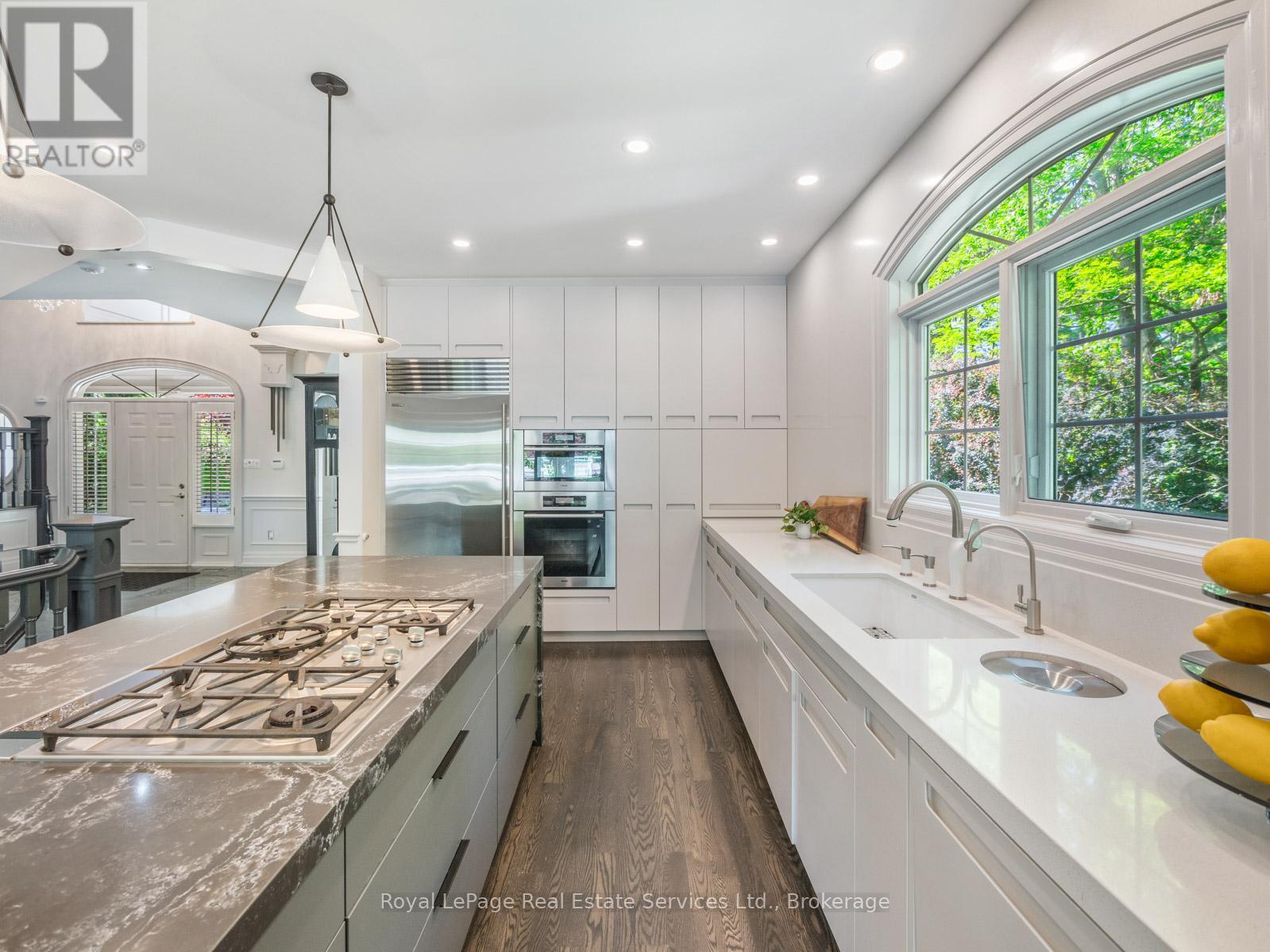 235 Lakewood Drive, Oakville, Ontario  L6K 1B3 - Photo 13 - W12346602