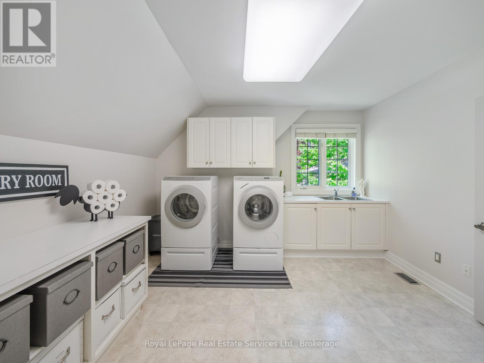 235 Lakewood Drive, Oakville, Ontario  L6K 1B3 - Photo 24 - W12346602